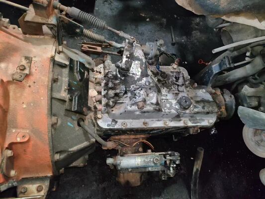 Japanse vrachtwagenonderdelen GEBRUIKTE motor met versnellingsbak in goede staat voor ISUZU FSR FVR 6HE1 te koop Isuzu Gebruikte onderdelen