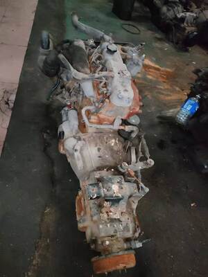 Japanse vrachtwagenonderdelen GEBRUISDE motor met transmissie in goede staat voor ISUZU PICK UP/NKR 4JB1 4JB1T te koop Isuzu gebruikte onderdelen