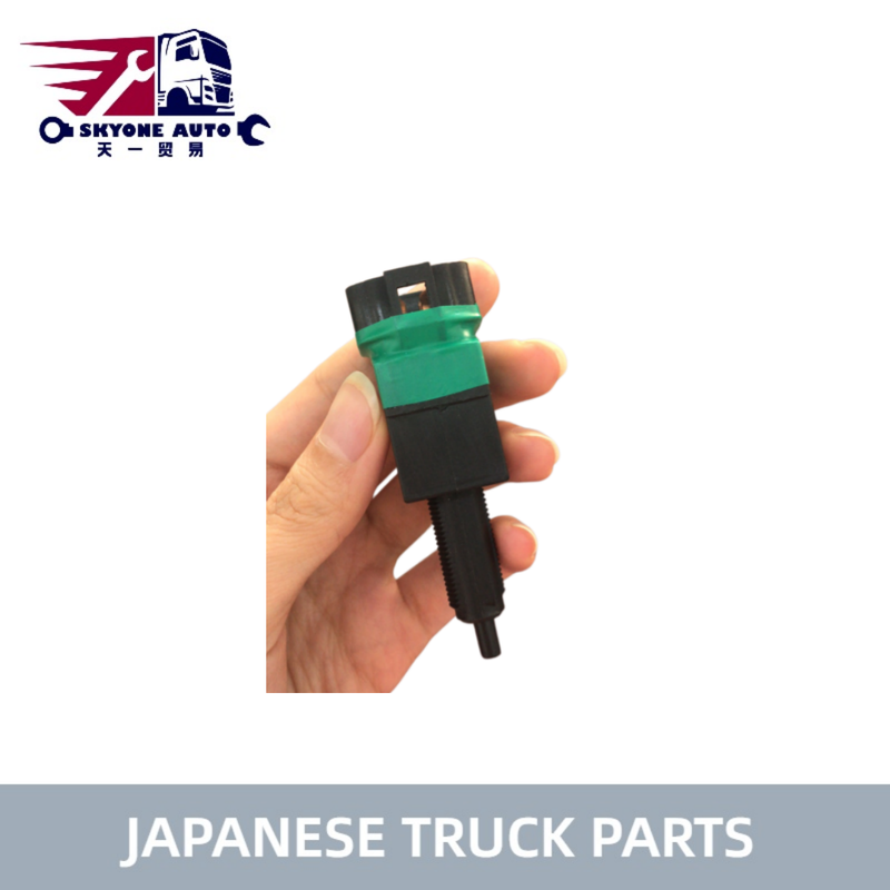 Japanse vrachtwagenonderdelen 4P Stoplichtschakelaar 84340-E0020 84550-1280 84380-2180 voor E13C E13CT P11C HINO 700 PROFIA TRUCK PARTS